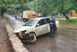 Crónica / Robó un 10 mil'i, al intentar correr chocó y fue detenido