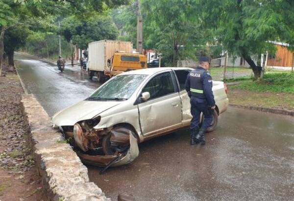 Crónica / Robó un 10 mil'i, al intentar correr chocó y fue detenido