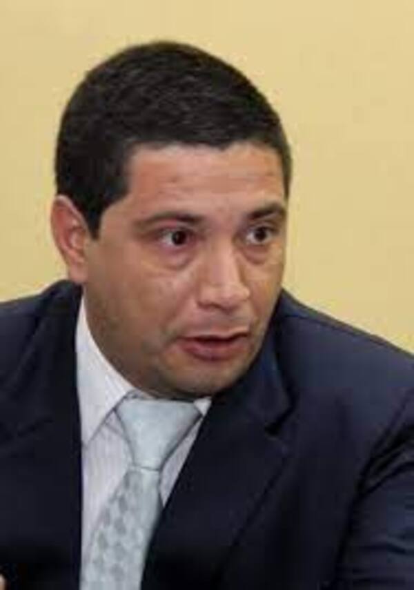 Abogado del exdirector del Colegio Nacional de Lambaré se aferra a la extinción de la causa - PDS RADIO