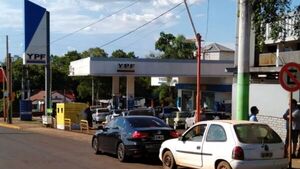 Argentina subió precio de combustibles para extranjeros