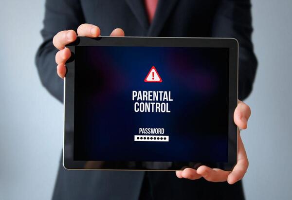 Recomiendan a padres el uso de aplicaciones de control parental ante los riesgos en internet y redes sociales