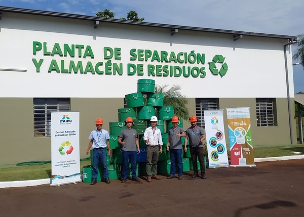 Itaipu impulsa reutilización de tambores metálicos como contenedores de residuos - .::Agencia IP::.