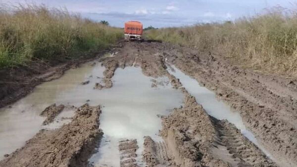 Itacuá: Pésimo estado del camino deja aislados a pobladores