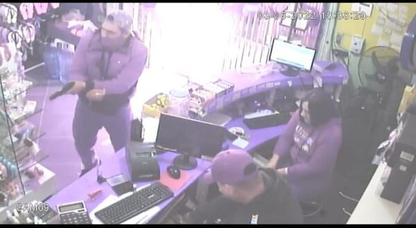 Detienen a supuesto asaltante tras allanamiento en MRA - Policiales - ABC Color