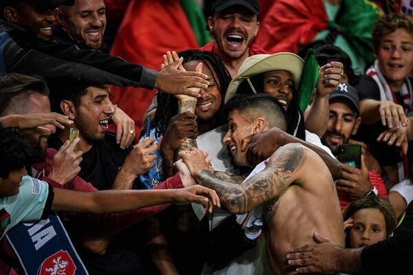 Portugal se afirma y España logra primer triunfo - Fútbol - ABC Color