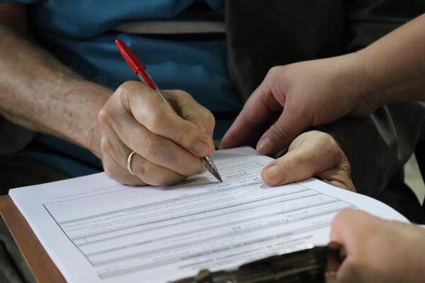 Hacienda advierte sobre la existencia de falsos gestores que buscan estafar a adultos mayores - .::Agencia IP::.