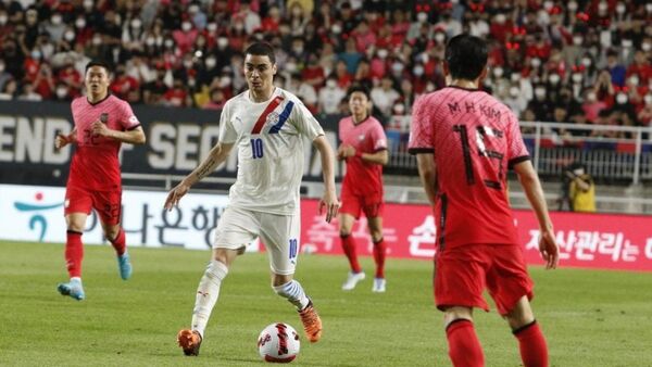 Miguel Almirón marcó su primer doblete con la Albirroja