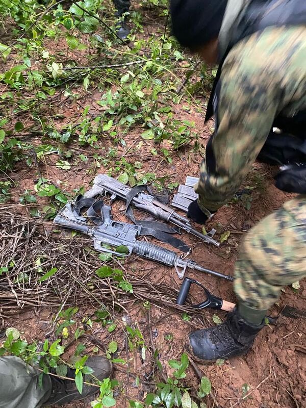 Puentesiño: encuentran fusiles sustraídos a policías asesinados - Nacionales - ABC Color