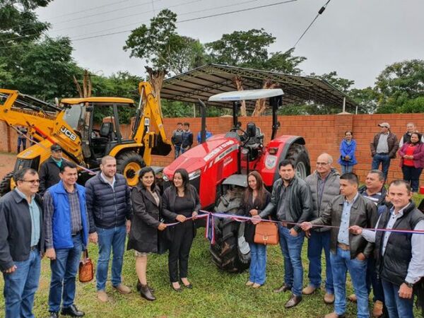 Paso Horqueta celebra recepción de primeras máquinas