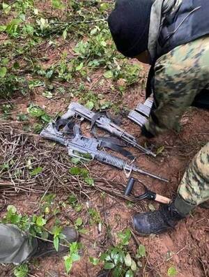 Crónica / Encuentran armas de policías asesinados en ex Puentesiño