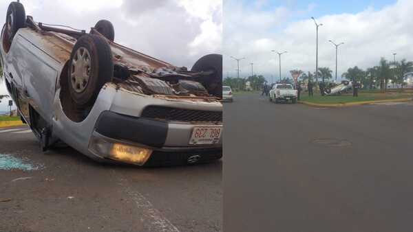 Lanzaban campaña de educación vial y en frente ocurrió un aparatoso accidente.