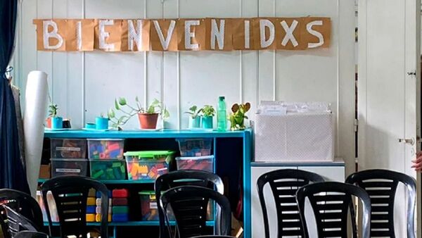 Buenos Aires prohíbe uso de "chiques" y "todxs" en coles