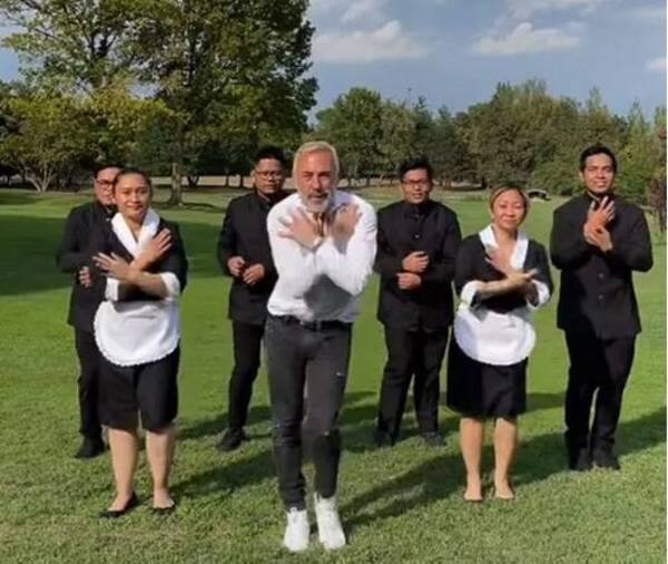 Crónica / [VIDEO] Su empleada lo denunció porque le obligaba a bailar para Tiktok
