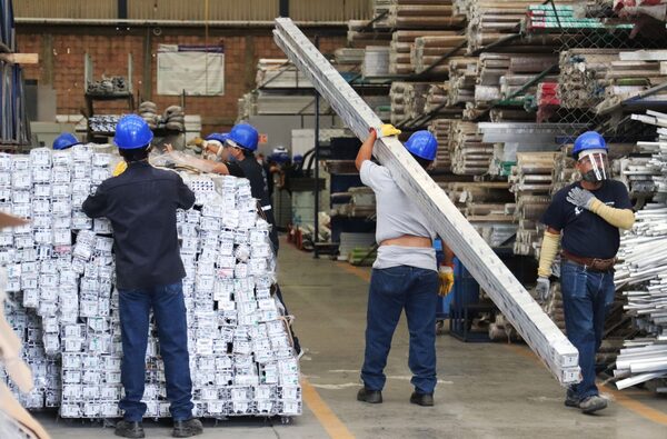 La producción industrial sube un 2,7 % anual en abril en México - MarketData