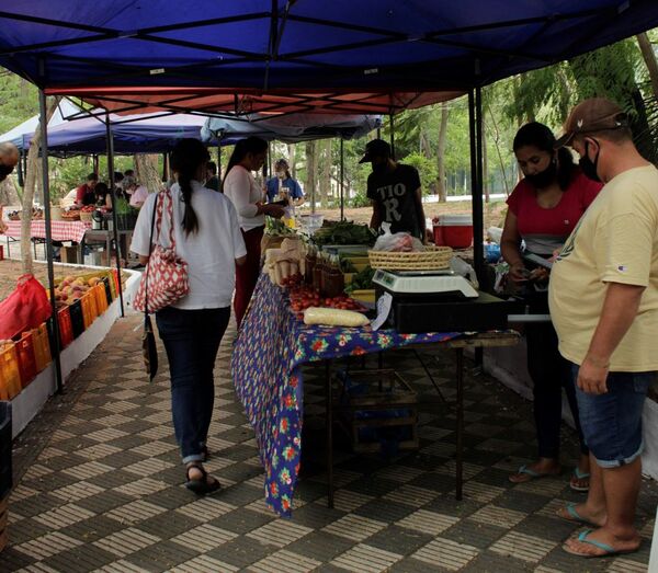 Feria en Asunción ofrece variadas propuestas gastronómicas y arte urbano