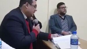Insólito: denunció a comunicadores y le piden un examen íntimo