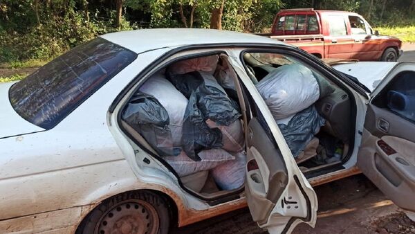Cae un hombre con más de 205 kilos de marihuana tras persecución y choque en Itapúa
