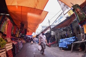 Niña muere arrollada por un colectivo en el Mercado 4