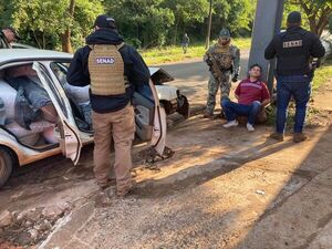 Antidrogas detienen a un sujeto e incautan 205 kilos de marihuana en Encarnación - Policiales - ABC Color