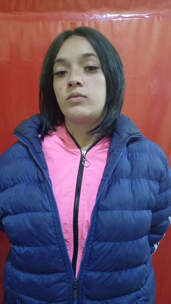 Detienen a presunta ladrona que habría asaltado a estudiantes - Policiales - ABC Color