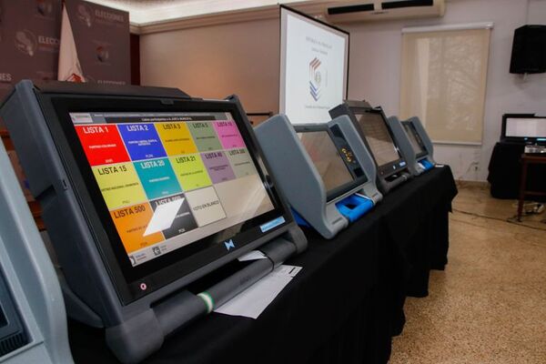 Bestard adjudica unilateralmente US$ 36 millones en máquinas de votación - Política - ABC Color