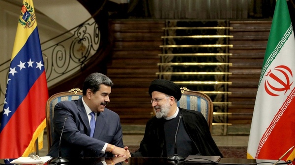 Maduro y el presidente iraní firman un acuerdo de cooperación de 20 años