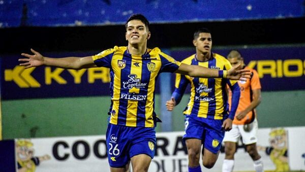 El Kure Luque “desplumó” al Gallo Norteño y trepó a lo más alto •