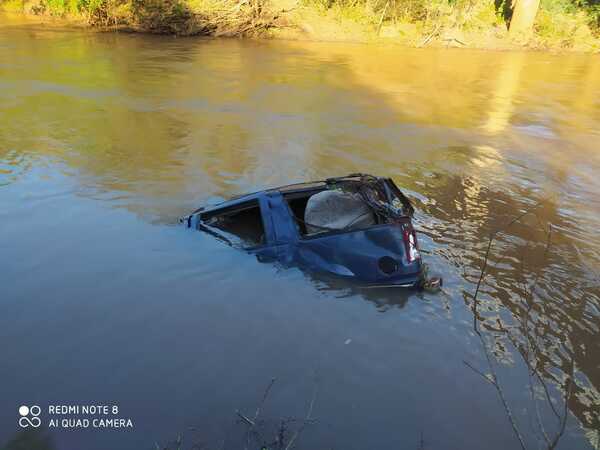 Diario HOY | Vehículo cayó al agua y conductor falleció