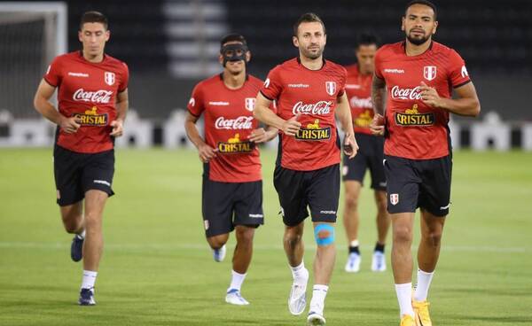 Crónica / En Perú declararon "feriado" para poder ver a su sele "clasificar al mundial"
