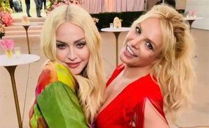 Crónica / Madonna y Britney recrearon el "chape" de hace 19 años