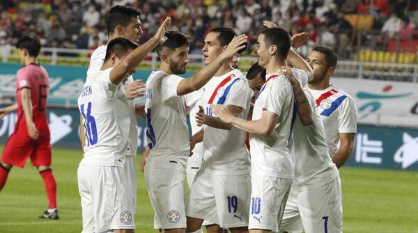 Crónica / El enojo de los hinchas paraguayos que alentaron a la Albirroja ante Corea