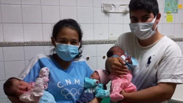 Padres de trillizas internadas en Clínicas apelan a la solidaridad