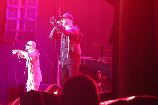 Wisin y Yandel se despidieron del Paraguay con un concierto “intergaláctico” - Te Cuento Paraguay