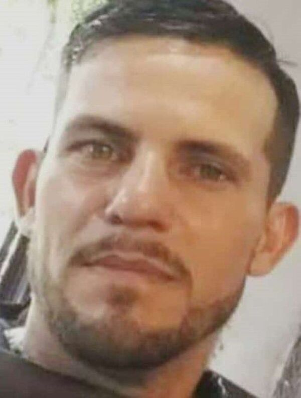 Dos pistoleros bajan del auto y asesinan en la vía pública a un hombre en Yaguarón - Policiales - ABC Color