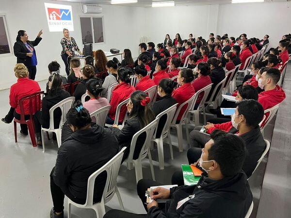 Empleados de Hoahi se capacitan en habilidades de gestión - La Clave