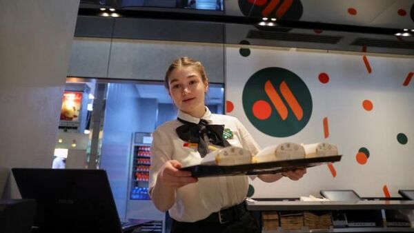 Abren los primeros “nuevos McDonald’s” rusos en Moscú