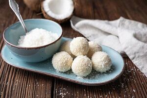 Deliciosos bombones de coco con solo dos ingredientes - Gastronomía - ABC Color