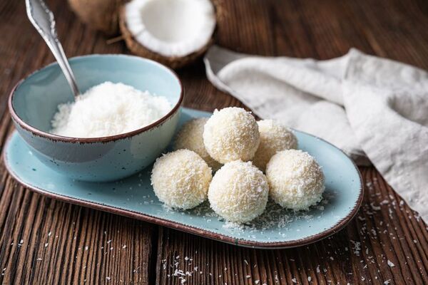 Deliciosos bombones de coco con solo dos ingredientes - Gastronomía - ABC Color
