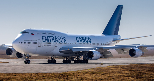 Detienen en Buenos Aires un avión de bandera venezolana que figura en una lista de terrorismo en Estados Unidos. | 1000 Noticias