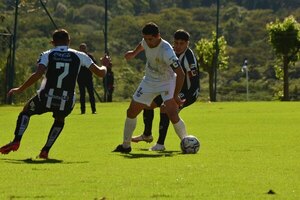 Versus / Fernando de la Mora goleó y Guaraní de Trinidad hunde más a Santaní - PARAGUAYPE.COM