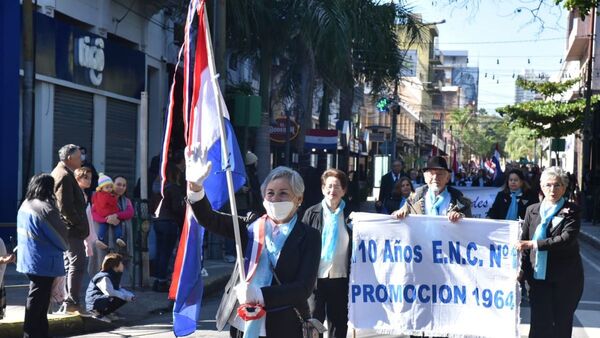 Con gran desfile, ex estudiantes rinden tributo a la Paz del Chaco