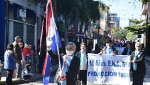Ex estudiantes desfilaron en conmemoración a la Paz del Chaco | Noticias Paraguay