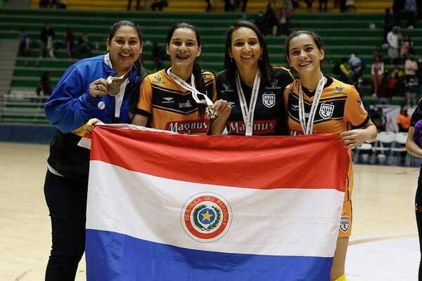 Crónica / Lorena y Paola, las paraguayas que brillaron en la final de la Libertadores de Futsal
