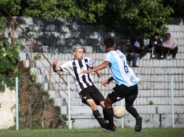 Sub 18: Tres victorias y dos empates - APF