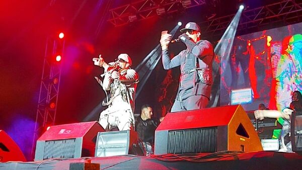 Miles de personas despidieron a Wisin y Yandel en Asunción