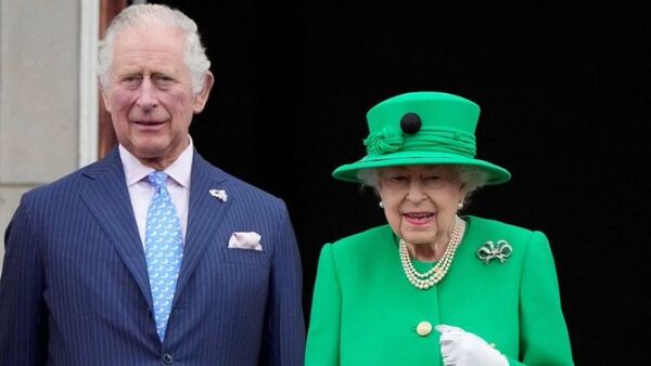 Príncipe Carlos critica plan de gobierno inglés de migrantes