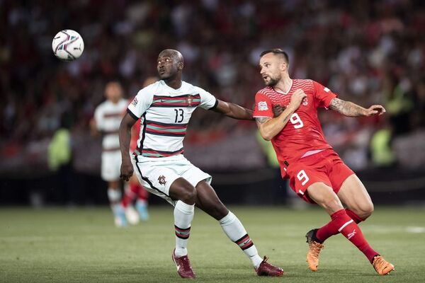 Portugal se deja el liderato en Ginebra - Fútbol Internacional - ABC Color
