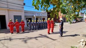 Bomberos de Carapeguá rinden homenaje a excombatientes - Nacionales - ABC Color