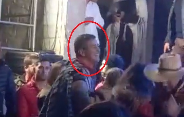 Peña es captado “gozando” al son de la polca liberal