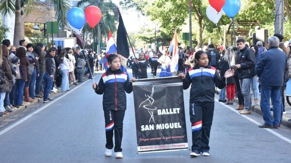 Gran participación ciudadana en desfile por aniversario de la Paz del Chaco